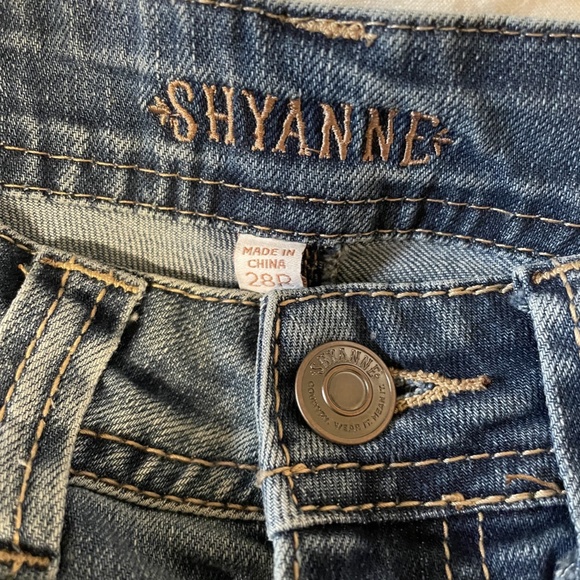Shyanne Embroidered Jeans - Women's Size 28 R - Picture 3 of 10